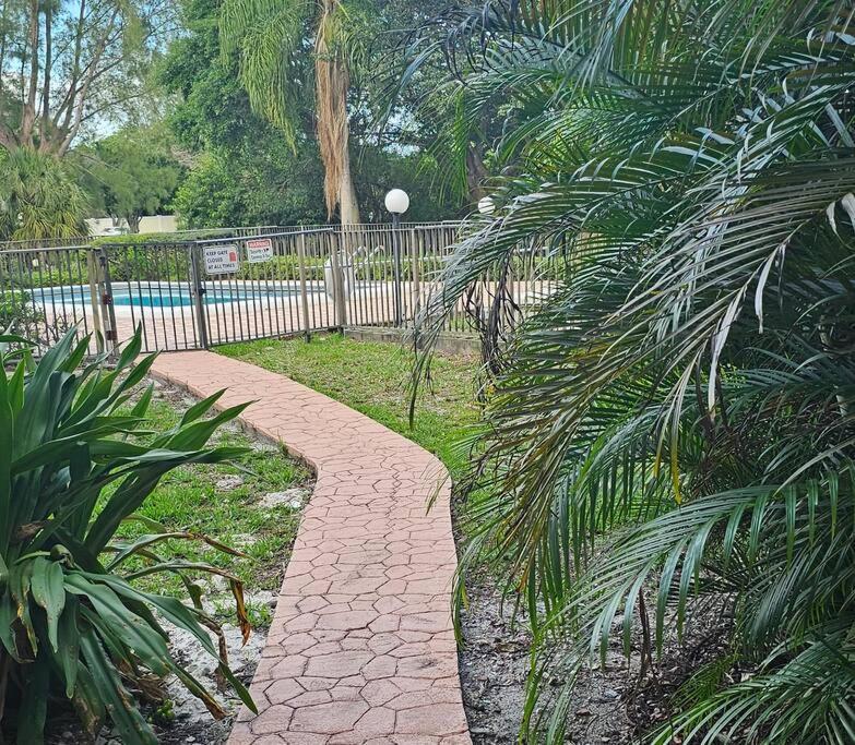 Fully Furnished, Beautiful, Spacious Two Bedroom Condo Lauderhill Eksteriør billede