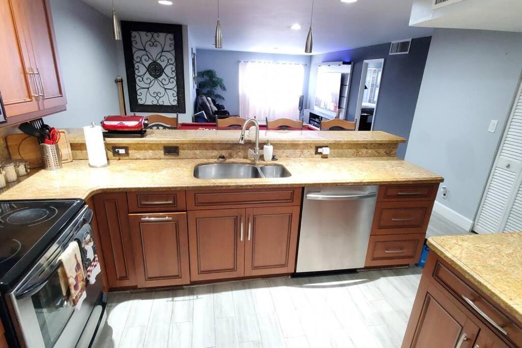 Fully Furnished, Beautiful, Spacious Two Bedroom Condo Lauderhill Eksteriør billede